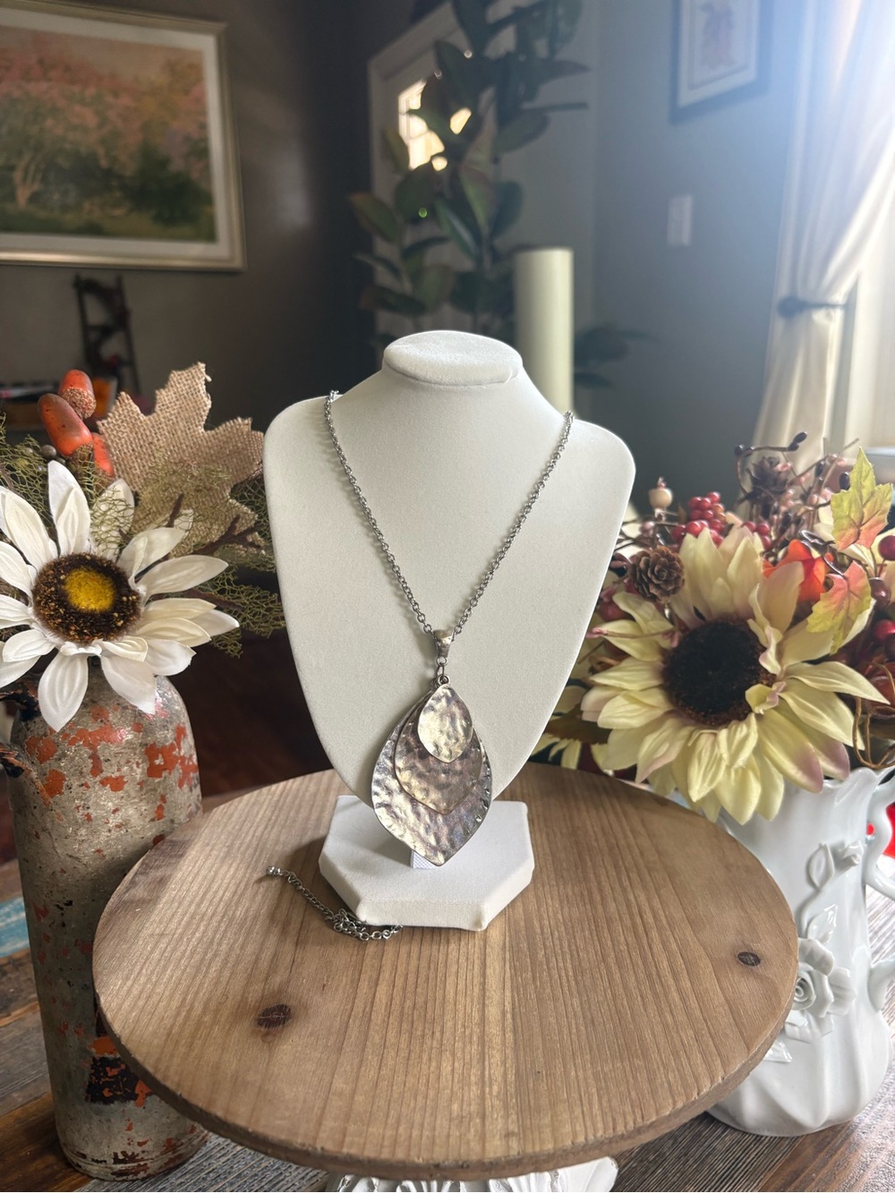 🤪 3 for $15! Silver Tone Hammered Layered Leaf Pendant Necklace